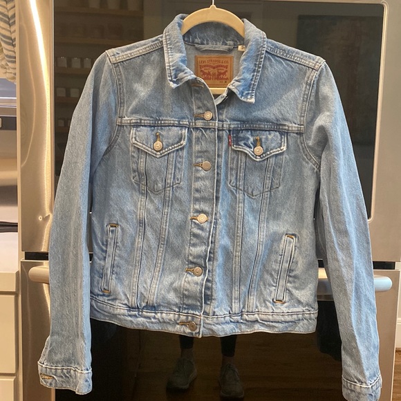 Levi jean jacket, size medium/small - Picture 2 of 4